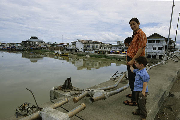 Nach dem Tsunami - Brcke ber dem Aceh-River in Banda Aceh - (c) Armin Trutnau